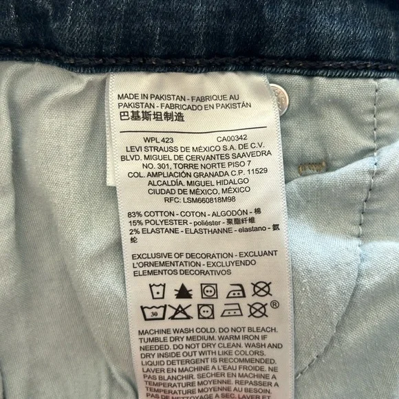 Levi Strauss  & Co., modern Capri, Sz 22W, cuffed Capri jeans, stretch, comfy - Picture 9 of 12